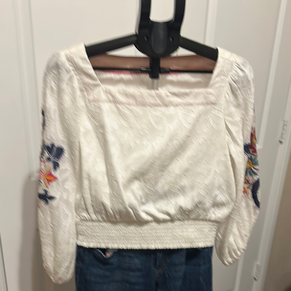Anthropologie White Embroidered Boxy Crop Top size XS - Picture 2 of 6